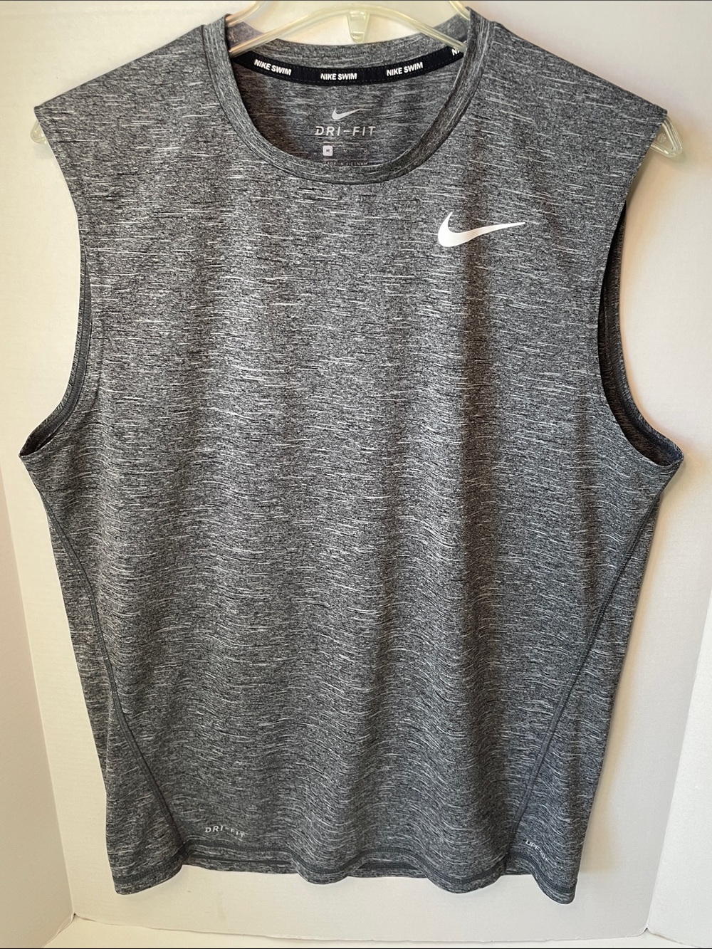 Nike Men’s Medium Dri-FIT Sleeveless Athletic Tank top Gray  UPF 40+